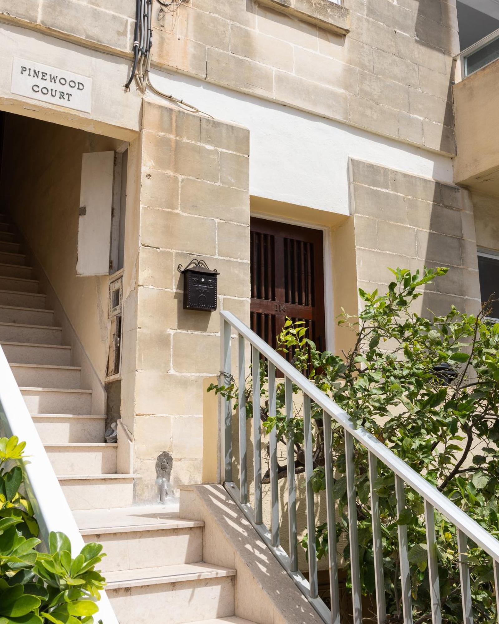 Pinewood Διαμέρισμα Saint Julian's Εξωτερικό φωτογραφία